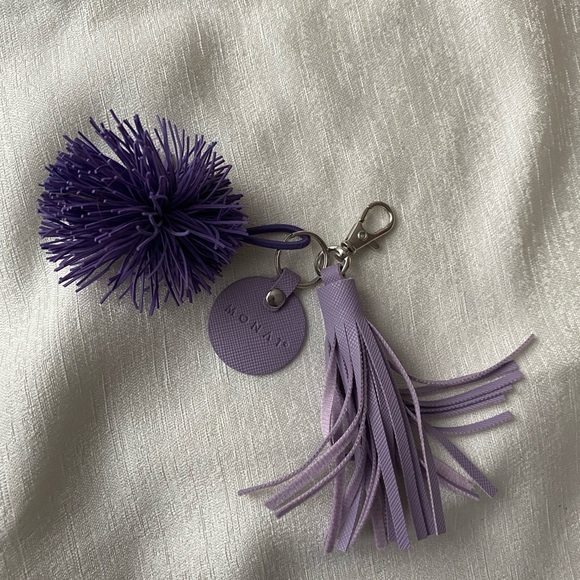 Monat Mesh Travel Bag with removable keychain - Picture 2 of 4